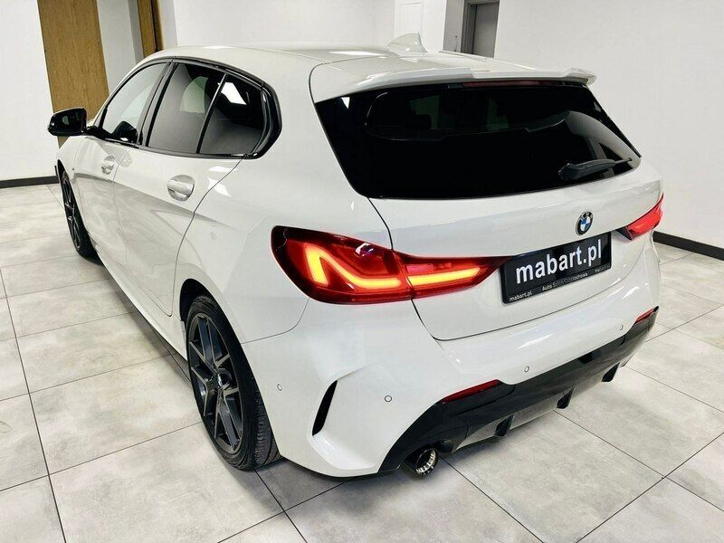 Używany BMW 118 M Sport 140 KM (102 kW) 2021 Biały Hatchback