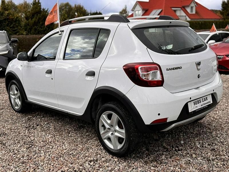 Używany Dacia Sandero Stepway 90 KM (66 kW) 2014 Biały (metalik) Hatchback