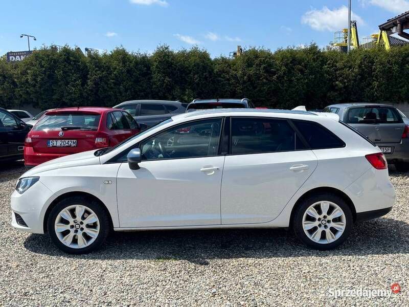Biały Używany 2015 Seat Ibiza ST Kombi | 29 990 zł - Obraz 1/4