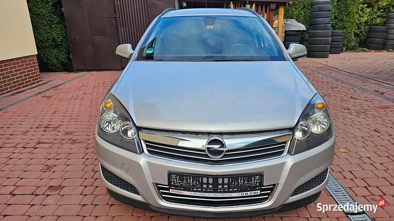 Używany Opel Astra 2010 Srebrny Kombi
