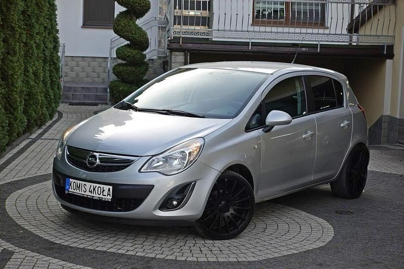 Srebrny Używany 2011 Opel Corsa Hatchback | 17 900 zł (Uczciwa cena) - Obraz 1/4