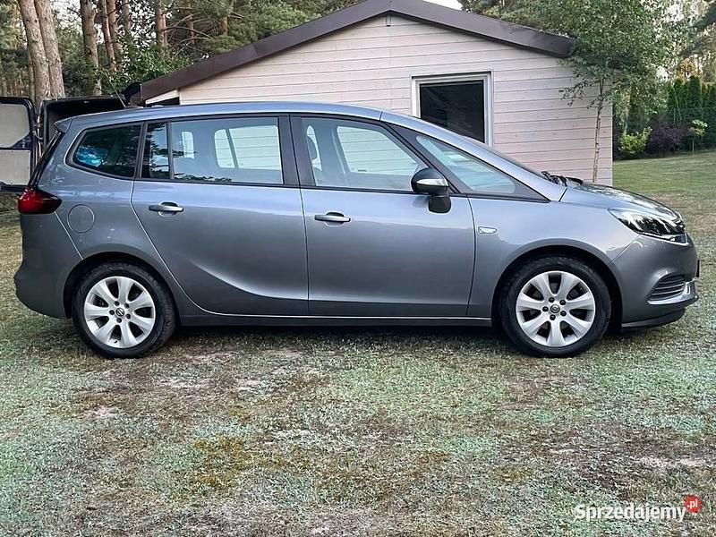 Używany Opel Zafira 2017 Szary Minivan