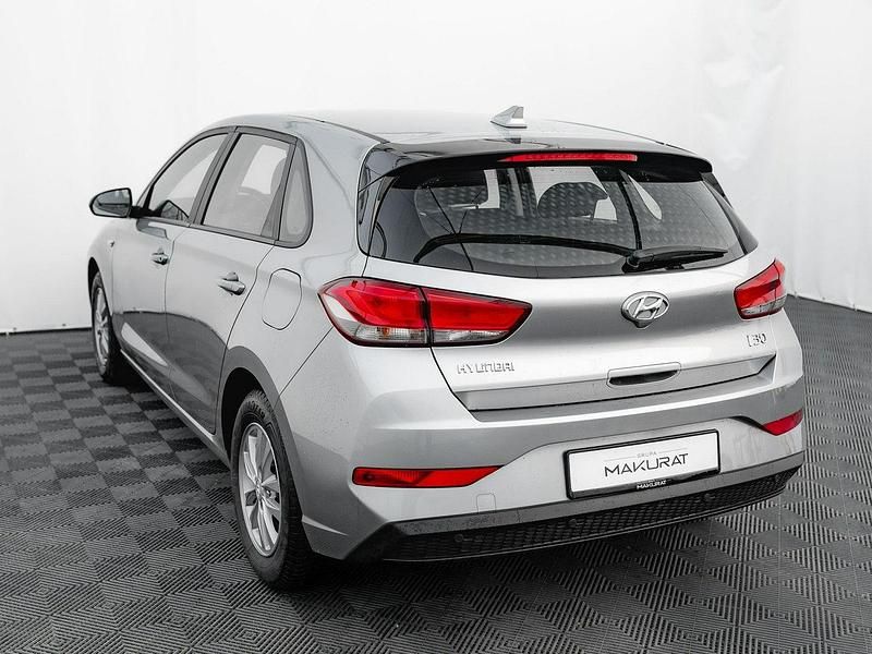 Używany Hyundai i30 110 KM (80 kW) 2022 Srebrny (metalik) Hatchback