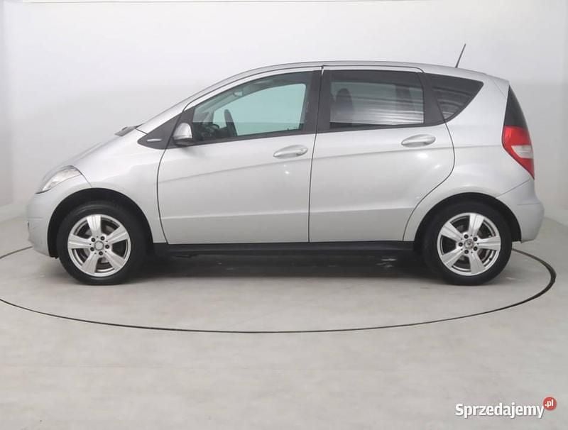 Używany Mercedes A160 2010 Srebrny Hatchback