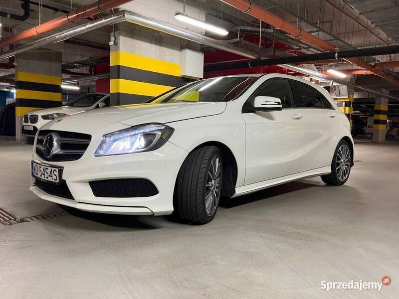 Biały Używany 2015 Mercedes A180 AMG line Hatchback | 72 900 zł (Dość drogi) - Obraz 1/4