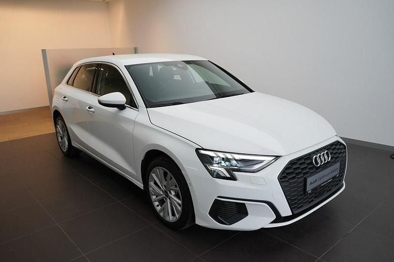 Używany Audi A3 Sportback 150 KM (110 kW) 2023 Biały Hatchback