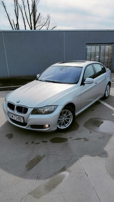 Srebrny Używany 2009 BMW 320 Sedan/Limuzyna | 25 000 zł (Dość drogi) - Obraz 1/4