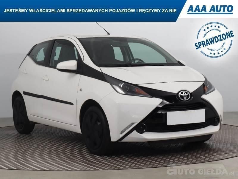 Biały Używany 2017 Toyota Aygo Hatchback | 37 499 zł (Drogi) - Obraz 1/4