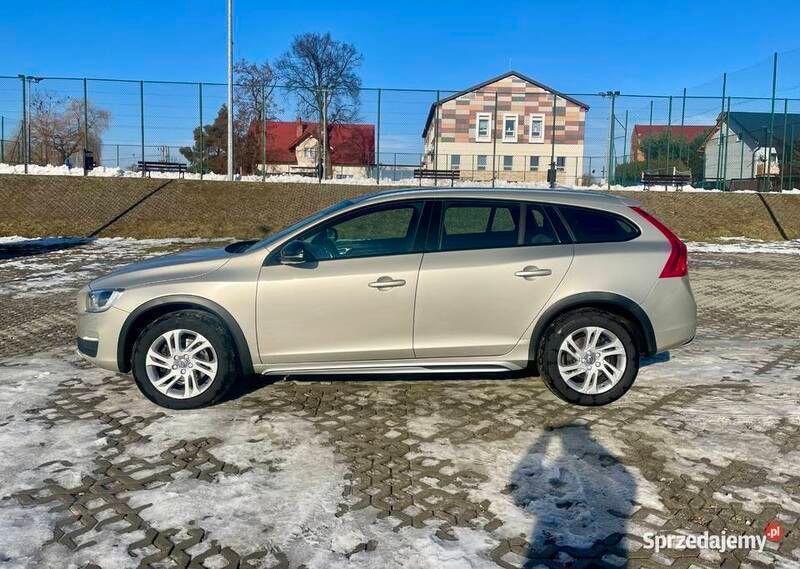Beżowy Używany 2018 Volvo V60 CC Kombi | 73 900 zł (Super Cena) - Obraz 1/4
