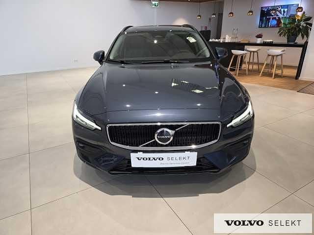 Używany Volvo V60 197 KM (144 kW) 2025 Niebieski Kombi