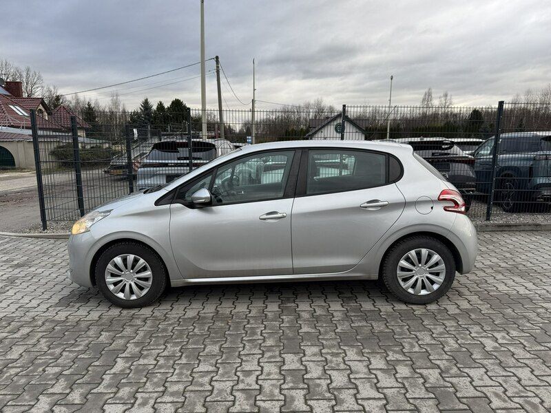 Używany Peugeot 208 70 KM (51 kW) 2015 Srebrny Hatchback