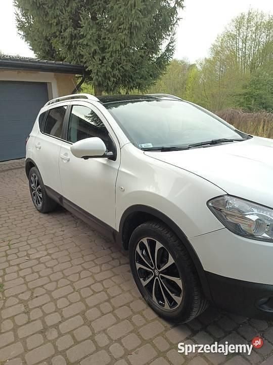 Biały Używany 2012 Nissan Qashqai SUV | 30 000 zł (Uczciwa cena) - Obraz 1/4