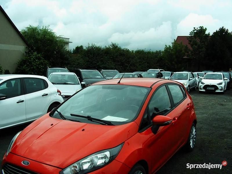 Używany Ford Fiesta 2015 Czerwony Hatchback