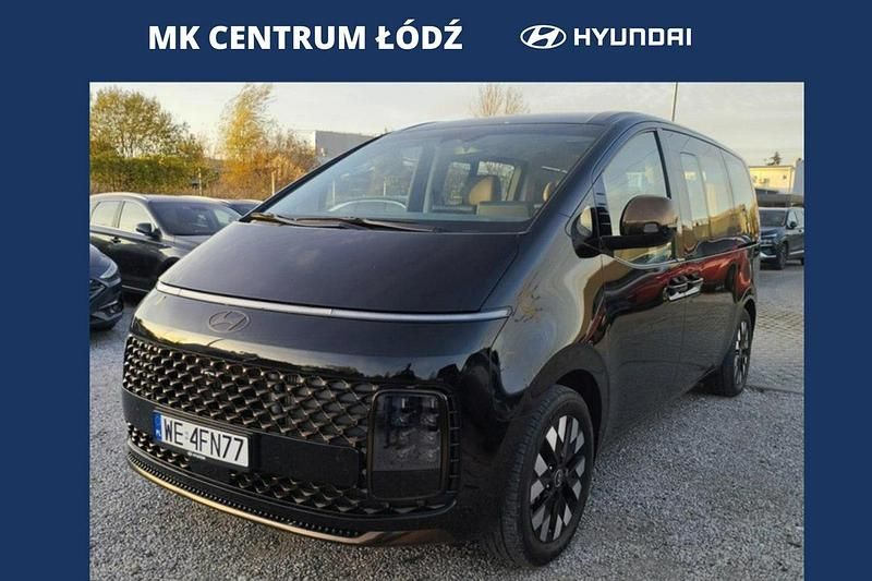 Czarny Używany 2024 Hyundai Staria Van | 199 900 zł - Obraz 1/4