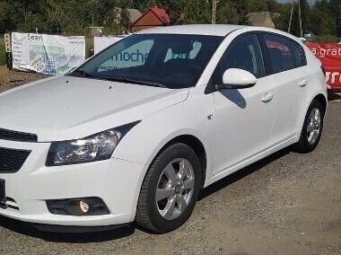 Biały Używany 2011 Chevrolet Cruze Hatchback | 17 700 zł (Uczciwa cena) - Obraz 1/4