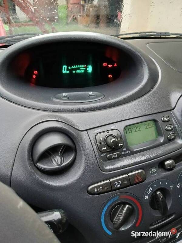 Używany Toyota Yaris 87 KM (63 kW) 2003