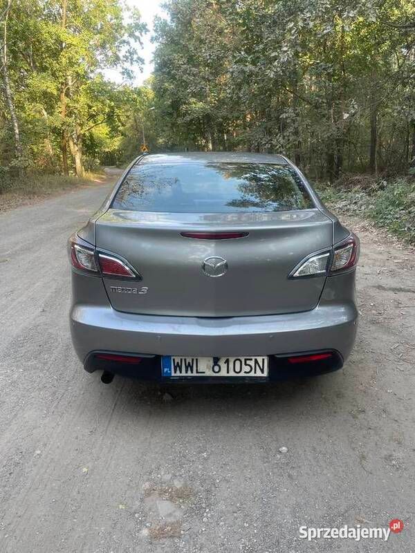 Używany Mazda 3 115 KM (84 kW) 2010 Srebrny Sedan/Limuzyna