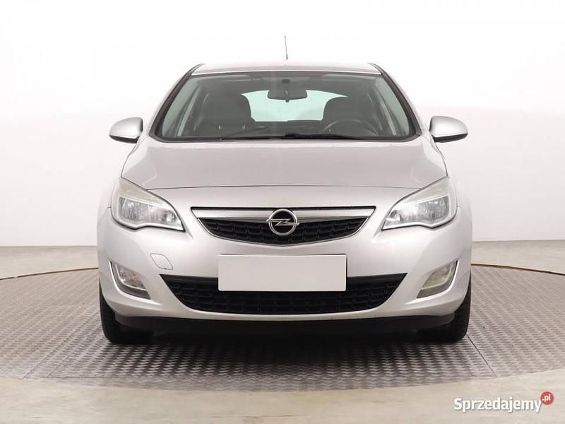 Używany Opel Astra 2011 Srebrny Hatchback