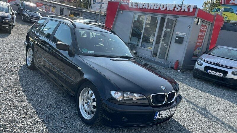 Czarny Używany 2004 BMW 318 Kombi | 9900 zł (Uczciwa cena) - Obraz 1/4