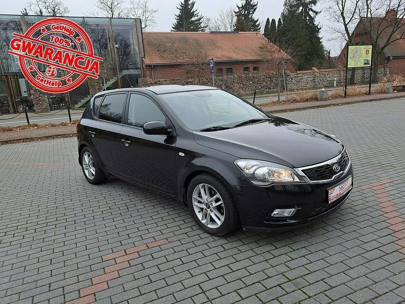 Czarny Używany 2011 Kia Ceed Hatchback | 15 900 zł (Uczciwa cena) - Obraz 1/4