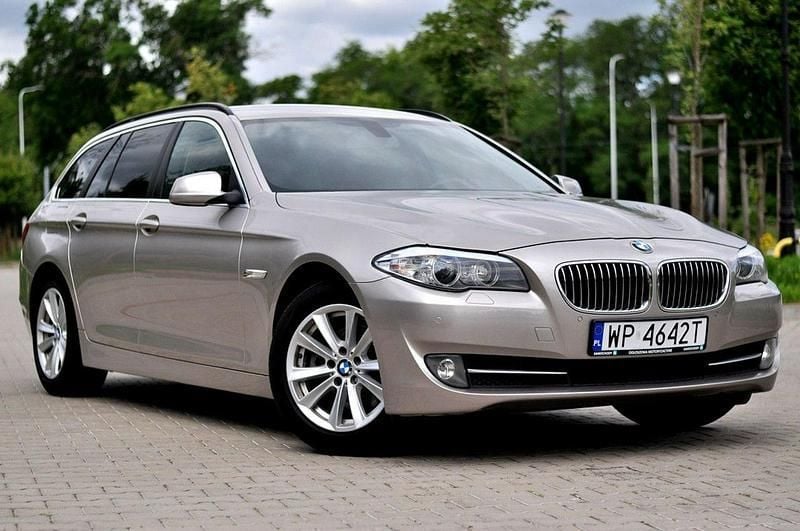 Inny (metalik, perła) Używany 2012 BMW 520 Kombi | 35 800 zł (Super Cena) - Obraz 1/4