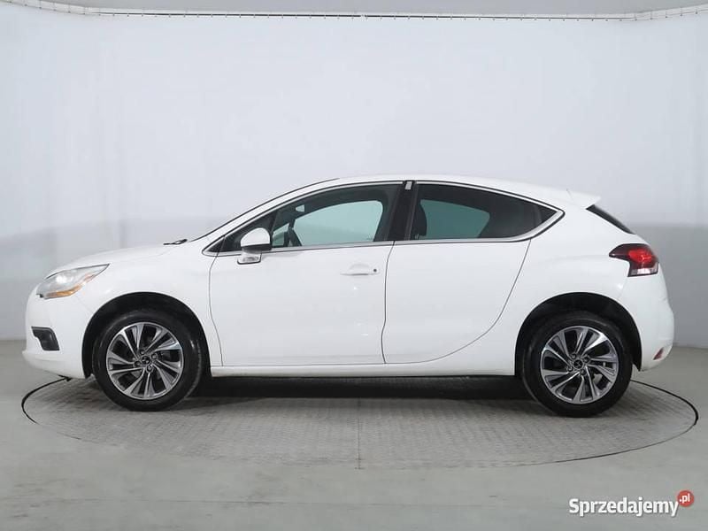 Używany Citroën DS4 120 KM (88 kW) 2011 Biały Hatchback