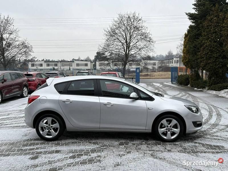 Używany Opel Astra 120 KM (88 kW) 2015 Srebrny (metalik) Hatchback
