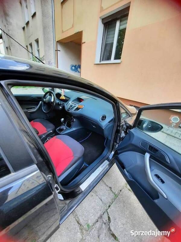 Używany Ford Fiesta 2011 Czarny Hatchback