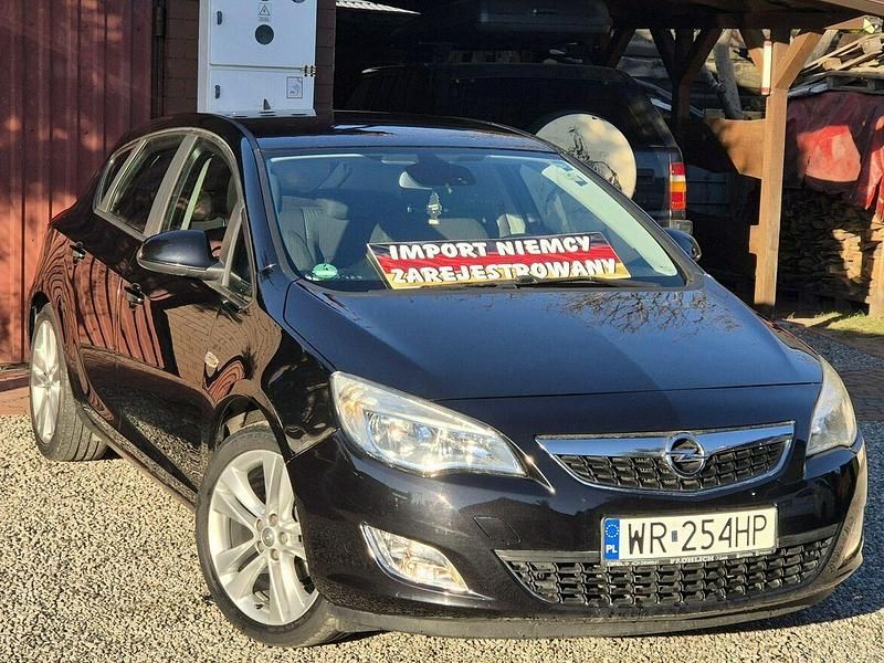 Czarny Używany 2010 Opel Astra Hatchback | 23 900 zł (Uczciwa cena) - Obraz 1/4