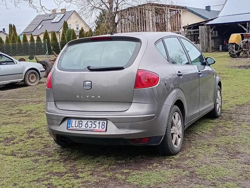 Szary Używany 2004 Seat Altea Minivan | 6900 zł - Obraz 1/4