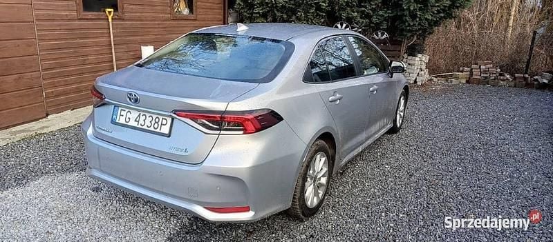 Używany Toyota Corolla Comfort 2023 Srebrny Sedan/Limuzyna