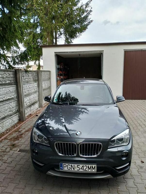 Szary Używany 2012 BMW X1 SUV | 38 500 zł (Uczciwa cena) - Obraz 1/4