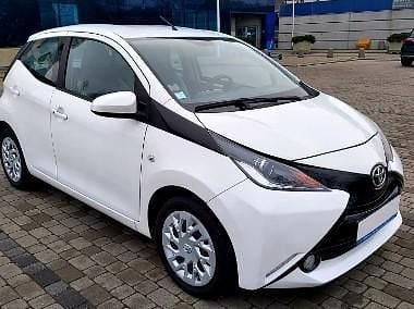 Biały Używany 2015 Toyota Aygo Hatchback | 31 900 zł (Dobra cena) - Obraz 1/4