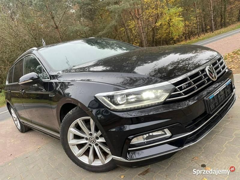 Czarny (metalik) Używany 2016 VW Passat R-line Kombi | 59 999 zł (Dość drogi) - Obraz 1/4