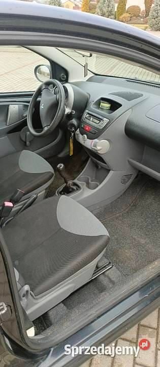 Używany Peugeot 107 2008 Czarny Hatchback