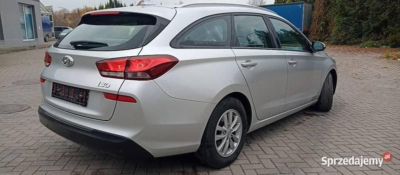 Używany Hyundai i30 2017 Srebrny Kombi
