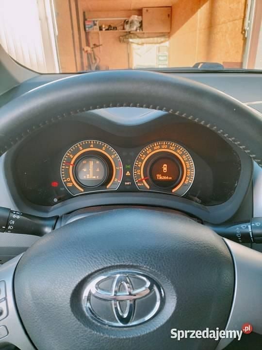 Używany Toyota Auris 132 KM (97 kW) 2009 Srebrny Hatchback