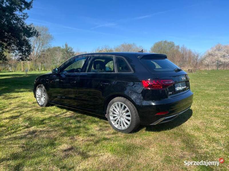 Używany Audi A3 e-tron 2018 Czarny Hatchback