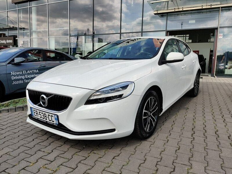Biały Używany 2017 Volvo V40 Momentum Kombi | 73 700 zł - Obraz 1/4