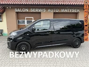 Czarny (metalik) Używany 2018 Peugeot Traveller Minivan | 99 900 zł (Dość drogi) - Obraz 1/4