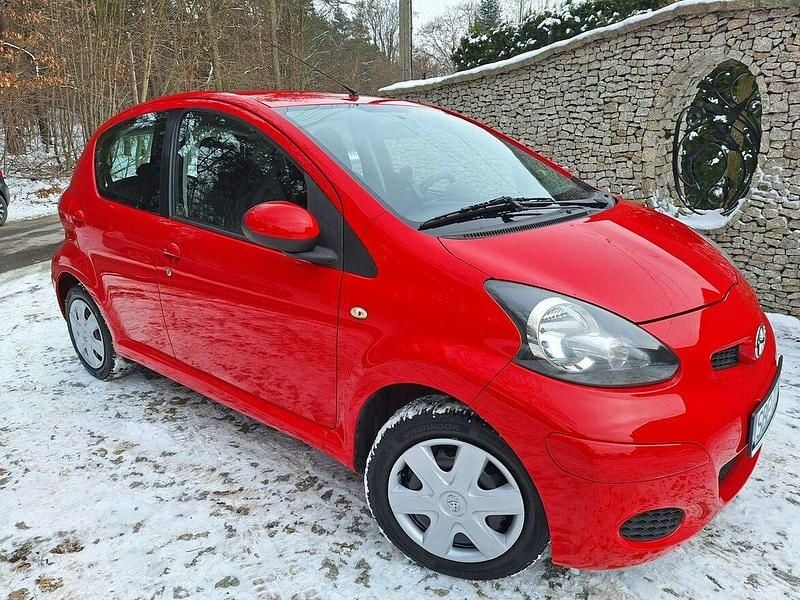 Używany Toyota Aygo 68 KM (50 kW) 2009 Czerwony Hatchback