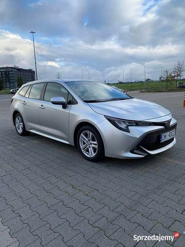 Używany Toyota Corolla Comfort 116 KM (85 kW) 2019 Srebrny Kombi