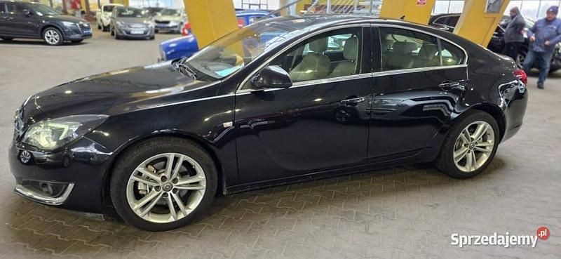 Używany Opel Insignia 170 KM (125 kW) 2013 Czarny Hatchback