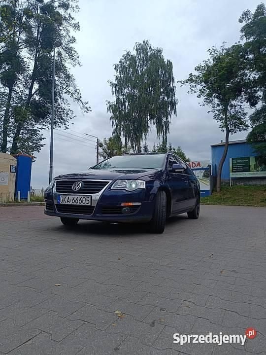 Granatowy Używany 2007 VW Passat Kombi | 11 000 zł (Uczciwa cena) - Obraz 1/4