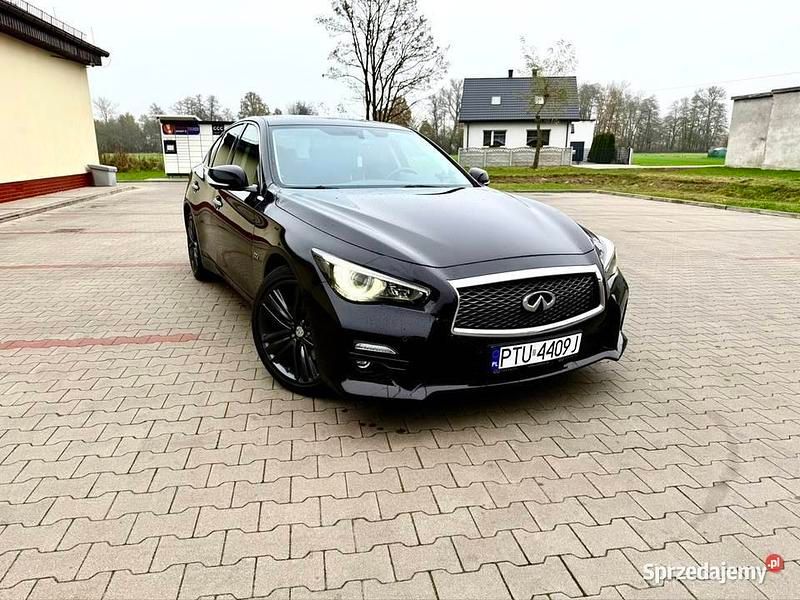 Używany Infiniti Q50 2015 Granatowy Sedan/Limuzyna
