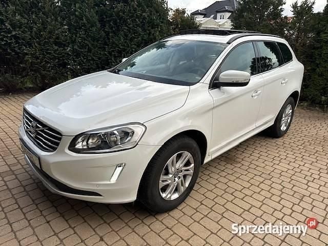 Biały Używany 2017 Volvo XC60 SUV | 62 900 zł (Super Cena) - Obraz 1/4