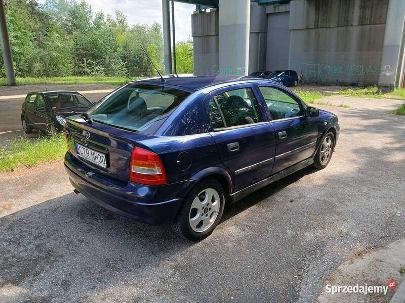 Granatowy Używany 2001 Opel Astra Hatchback | 2800 zł (Uczciwa cena) - Obraz 1/4