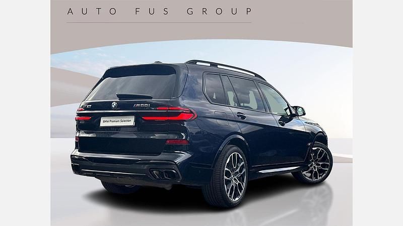 Używany BMW X7 M Sport 530 KM (389 kW) 2024 Czarny carbon m metalizowany SUV
