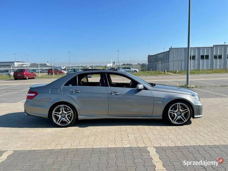 Używany 2009 Mercedes E63 AMG AMG | 109 000 zł - Obraz 1/4