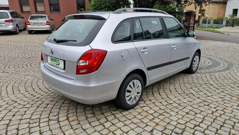 Używany Skoda Fabia 90 KM (66 kW) 2011 Srebrny Hatchback